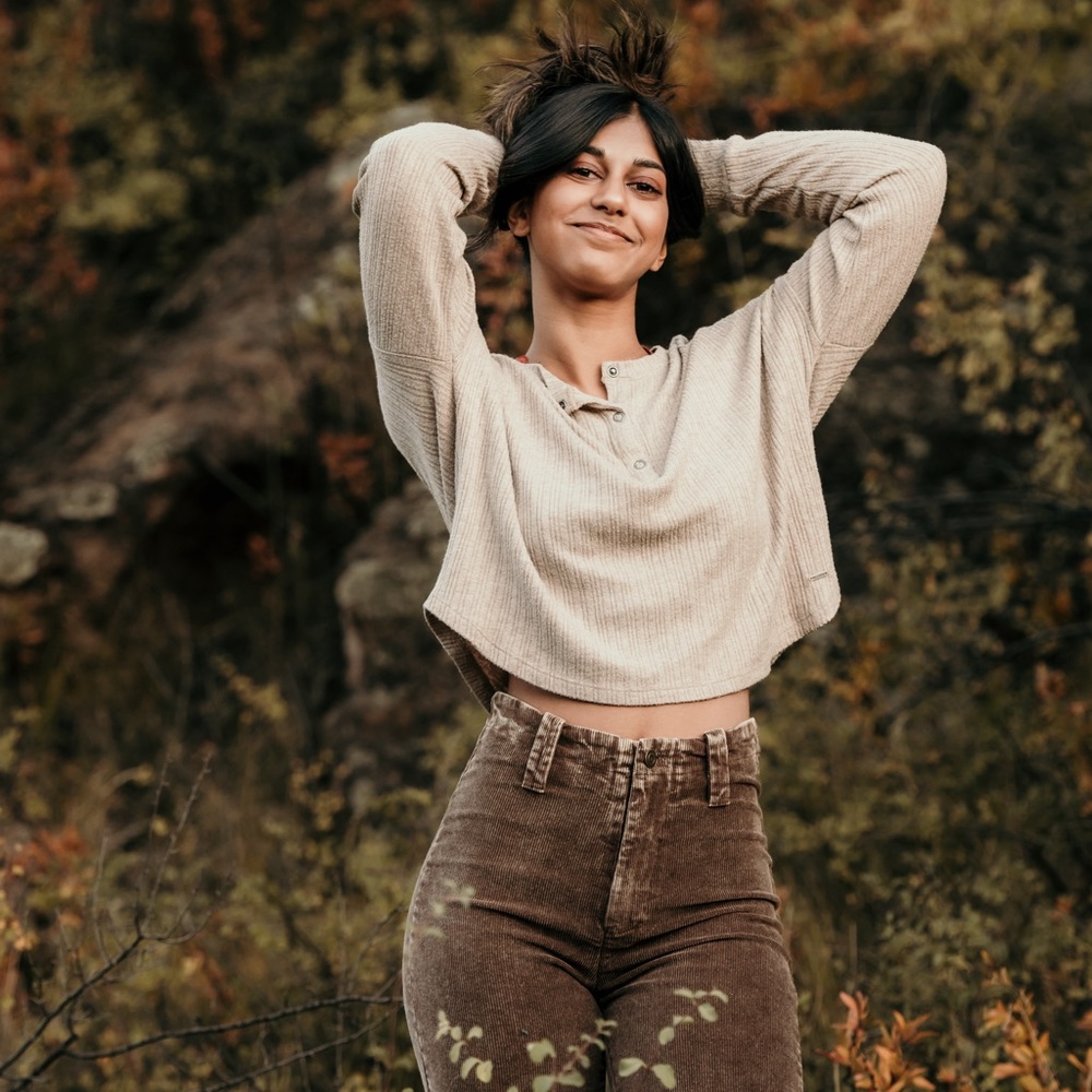 Meet your Posher, Dhara